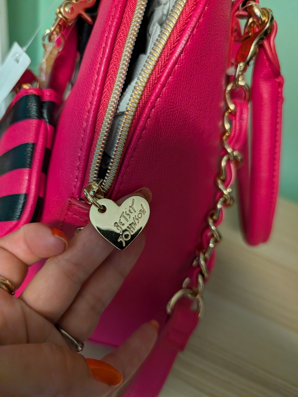 Nwt Betsey Johnson First Kiss Satchel - Picture 13 of 16